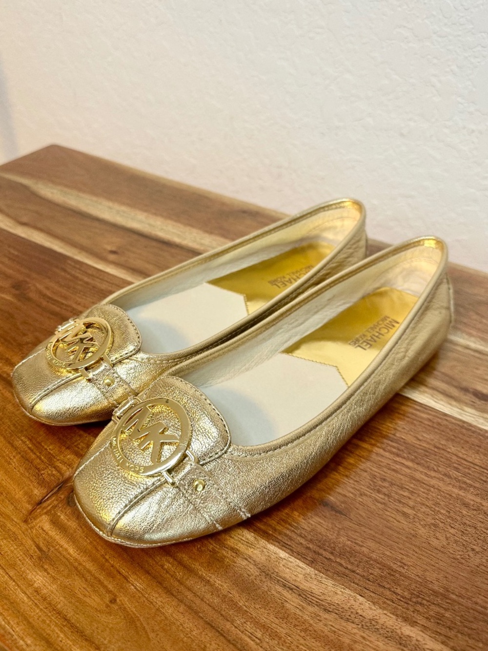 NEW Michael Kors Fulton Moc Pale Gołd Flats, Size 9M - Picture 2 of 11